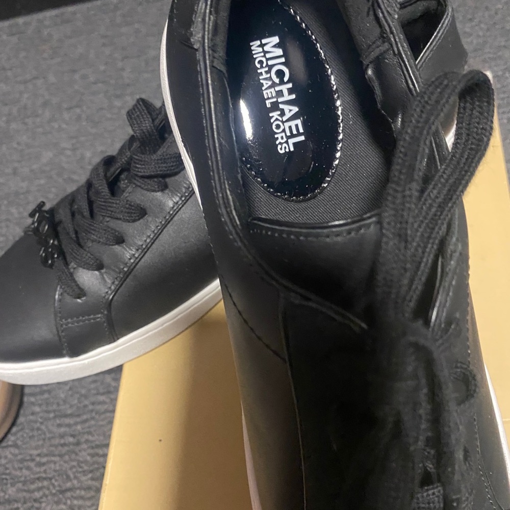 Michael Kors • Harper Lace Up • Women’s 9.5 - Picture 1 of 7